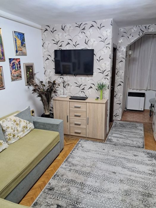 Garzoniera de vanzare