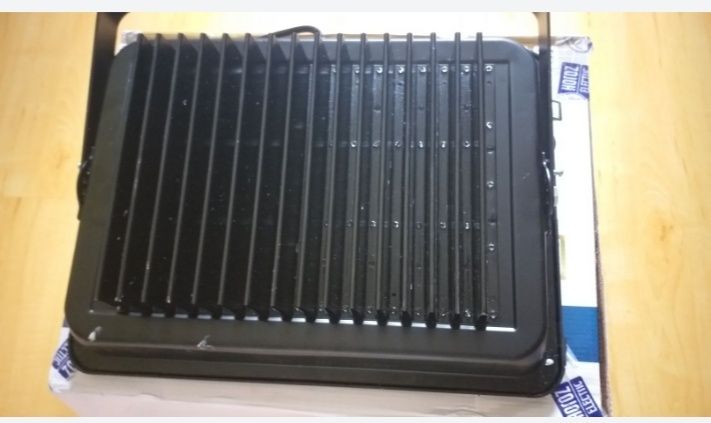 Proiector puternic 2400W cu leduri SMD 300W