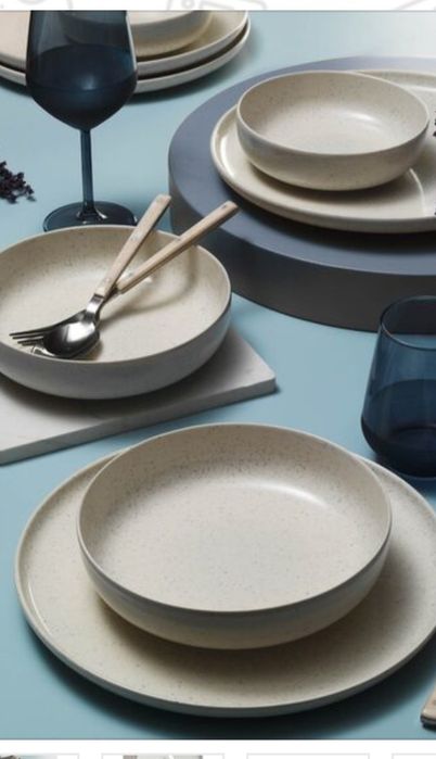 Порцеланов сервиз за хранене 24 части.