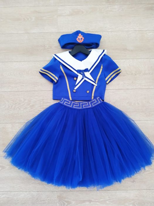 Нарядные  платья на девочку 9-11 лет