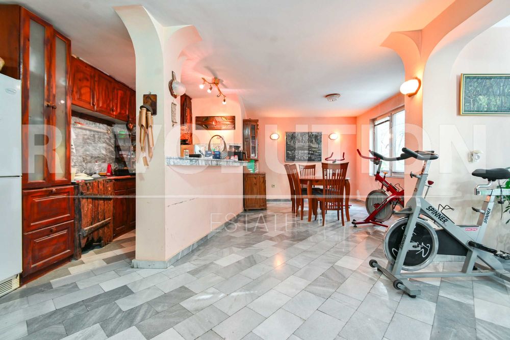 Продава се Тристаен апартамент в София, Белите брези - 125 кв.м за 2700 €/кв.м - Снимка #1