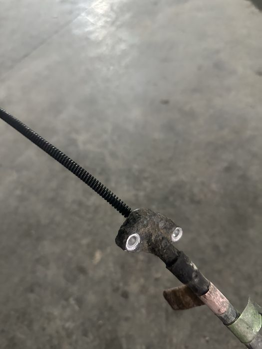 Продается трос ручника и 4 болты
