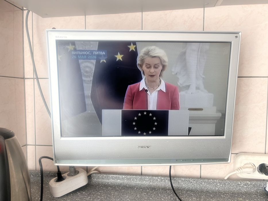 Продвм теблевизор на кранштейне