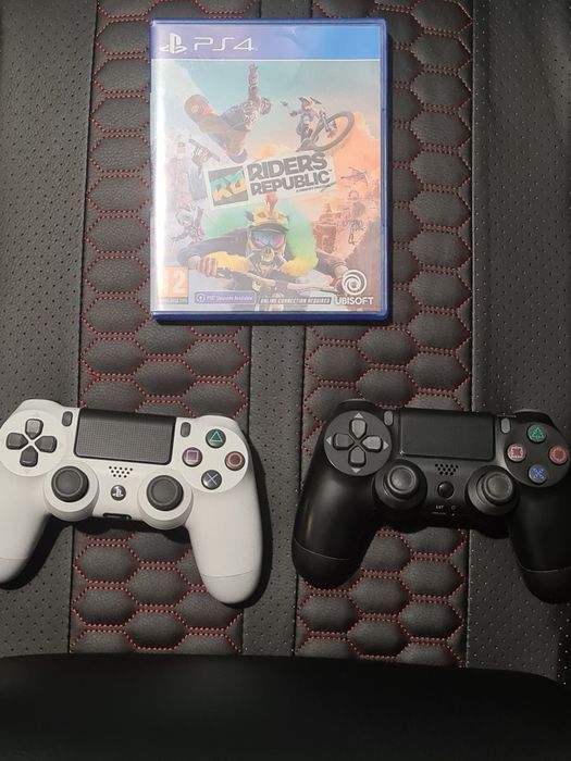 Playstation 4.500gb+два джойстика и една игра.