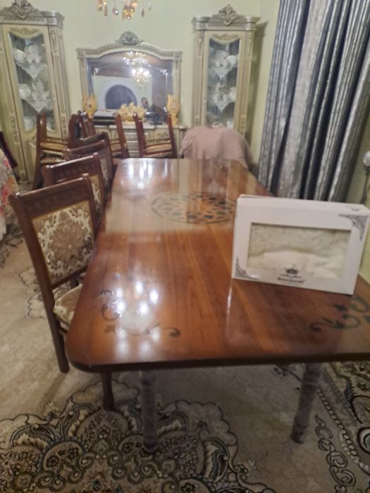 Sto‘l ustul 12 tali