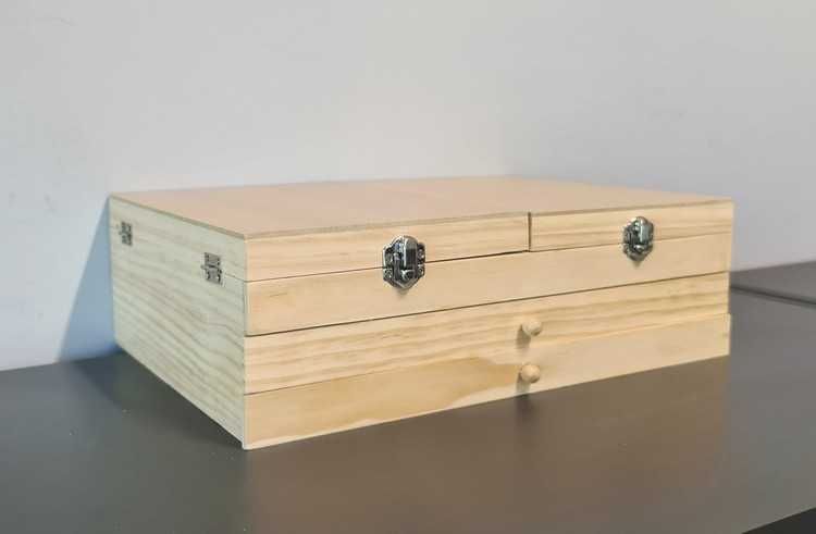 Качествен дървен куфар за рисуване със статив и 83 части