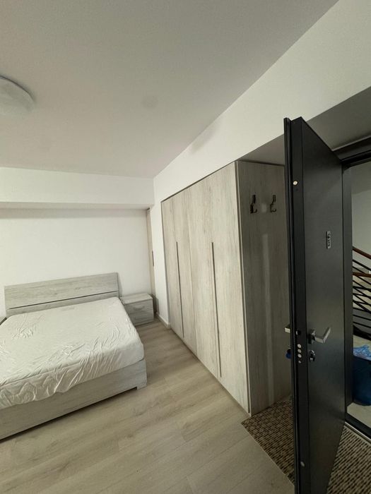 Privat închiriază apartament