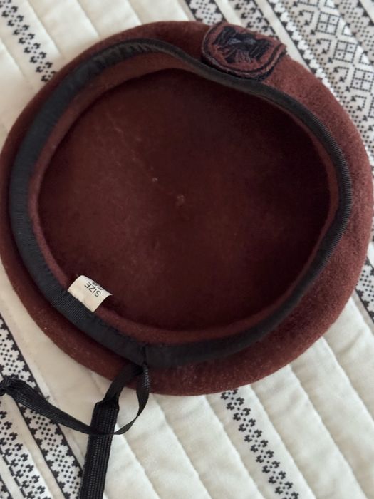 Bereta maro marimea 58