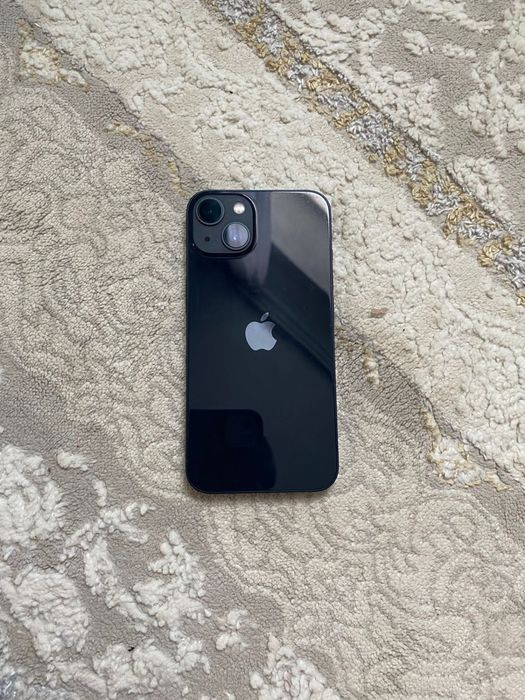 черный iphone 13