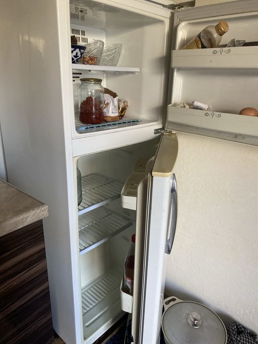 Холодилник 2ух ксмерныи