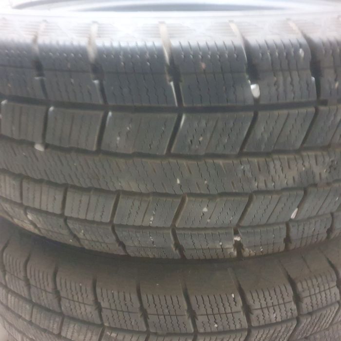 Продам зимние шины ( липучки) пробег примерно 10000 км