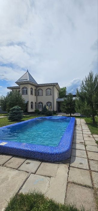 Сдаётся дача в Чарваке (своя)