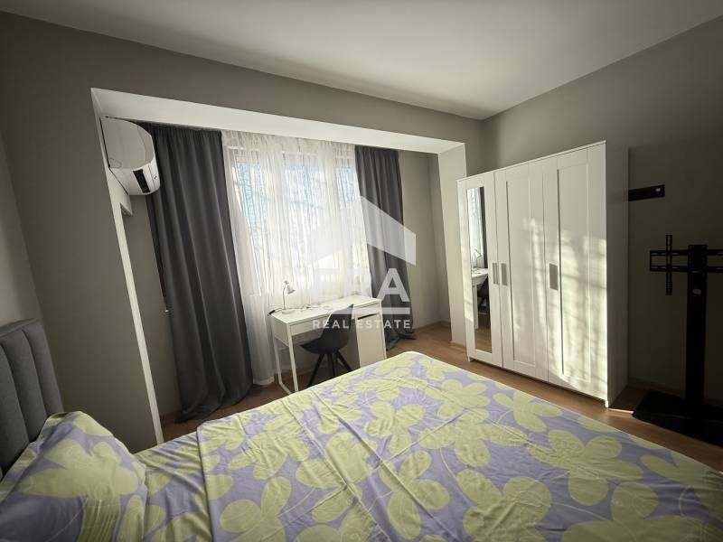 Тристаен, стилно обзаведен, югоизточен апартамент под наем, в тухлена