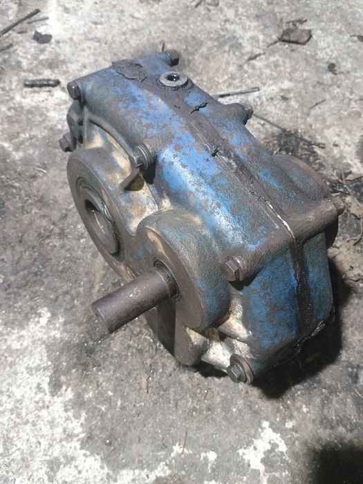 Vând reductor bun pentru troliu