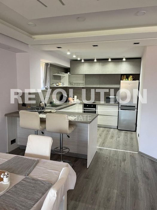 Дава се под наем Тристаен апартамент в Варна, Бриз - 160 кв.м за 897.6 € - Снимка #2