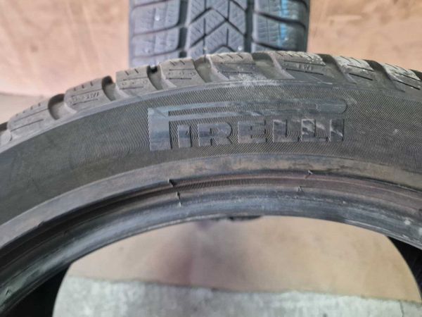 2 Pirelli R18 225/45
зимни гуми 
DOT2822