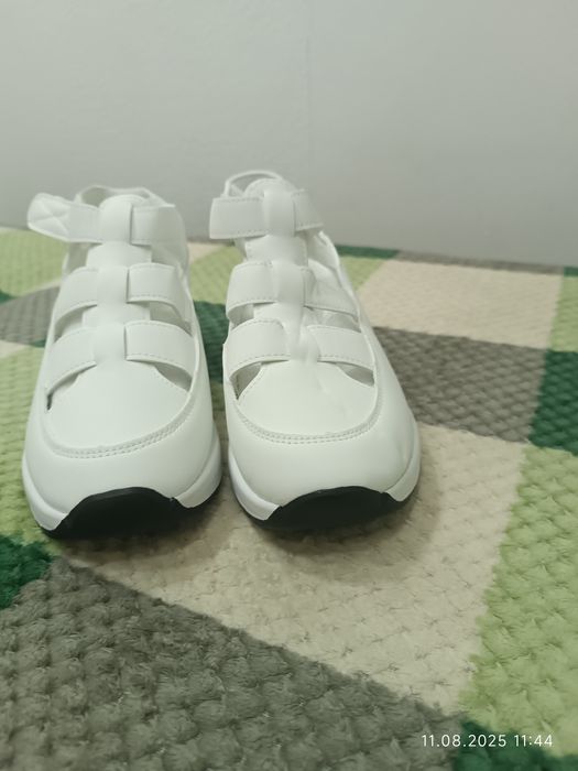 Женские кроссы на платформе