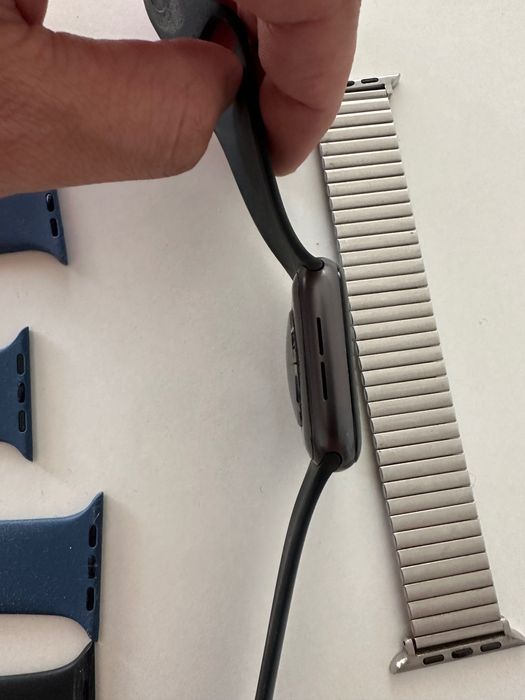 Apple Watch за части или ремонт + 3 каишки и зарядно