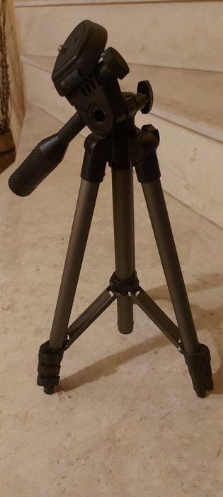 Тринога за лазерен нивелир