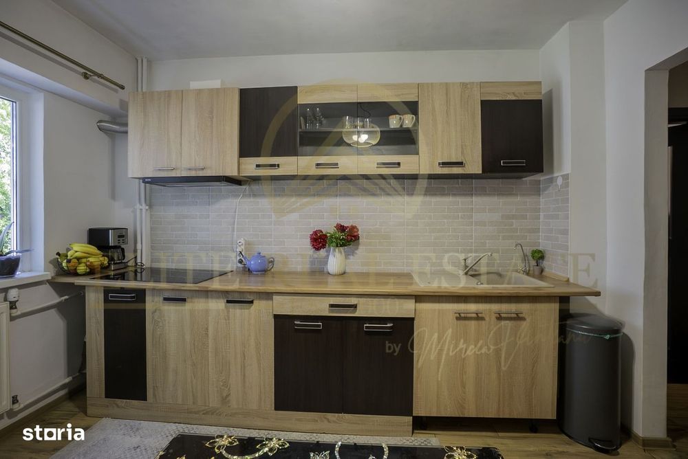 Capitol - Vânzare 3 camere,  etaj 1 , mobilat si utilat complet.