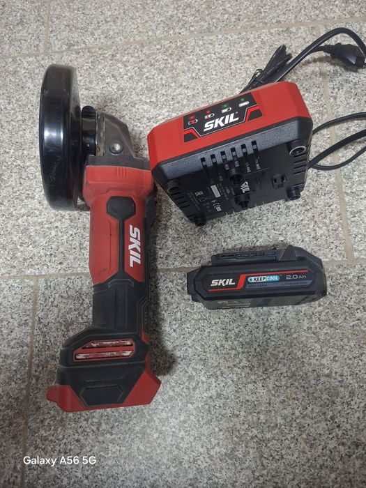 Продавам акумолаторен ъглошлайф SKIL 125m.m. 18V. Отличен.