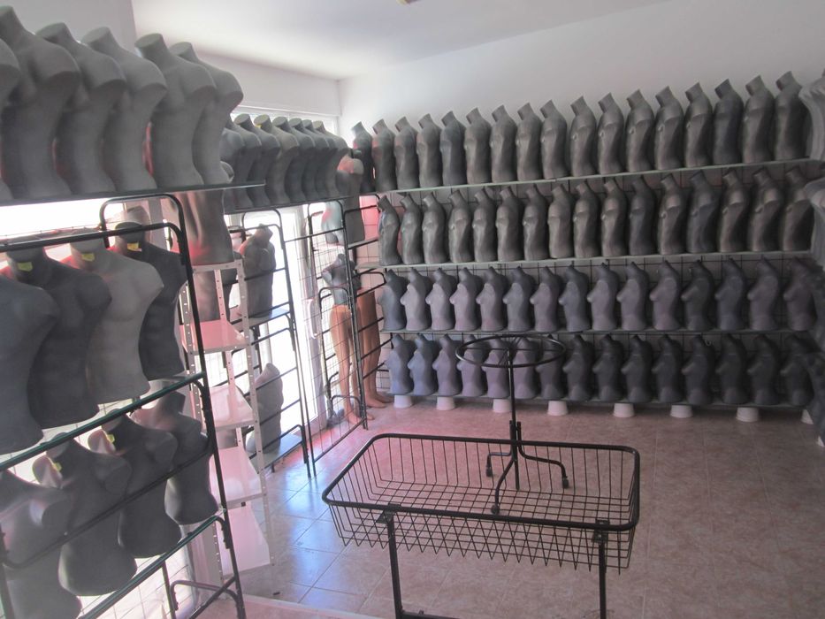 Продавам 105 бр. торсове мъжки и дамски /манекени/