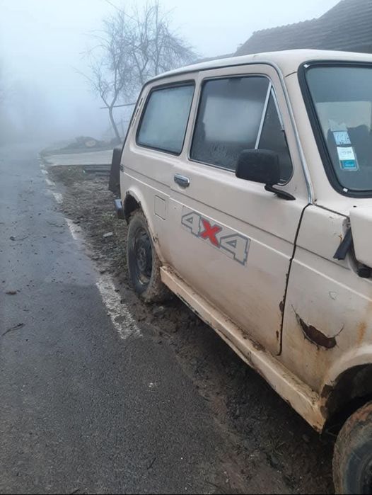 Vand Lada niva mai multe detalii in privat