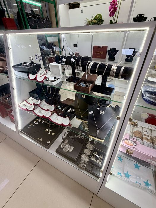 Продам витрины 3 штуки