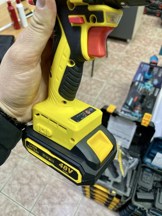 аккумуляторный шуруповерт, дрель