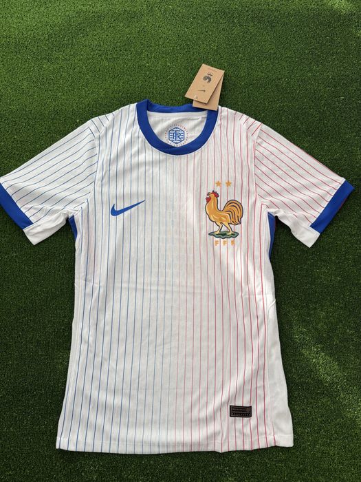 Висококачествени футболни тениски