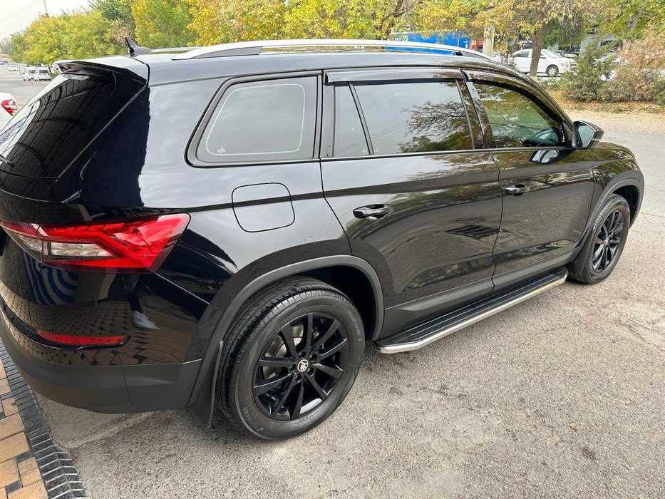 Avtomashina sotiladi