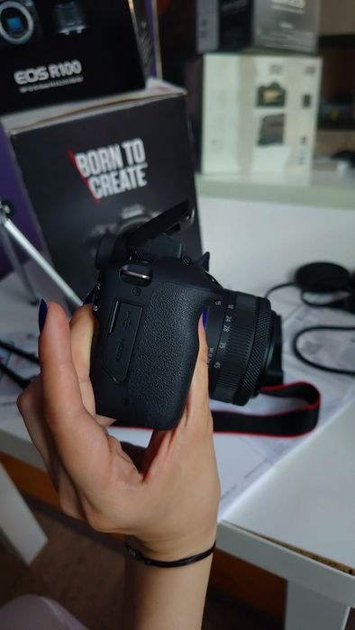 Безогледален фотоапарат Canon EOS R100