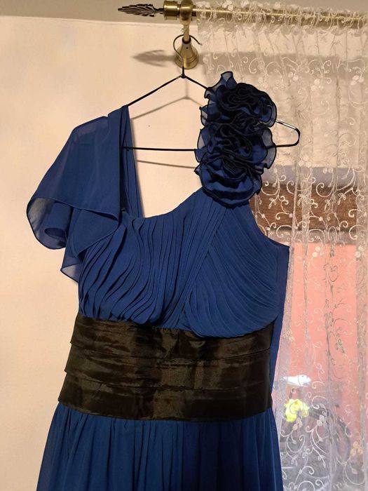 Vand rochii de ocazie