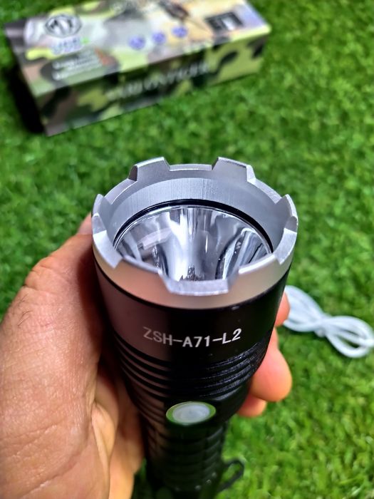 Lanterna ZSH-A71 cu Led CREE L2 si Acumulator 26650 punct Fix Nou