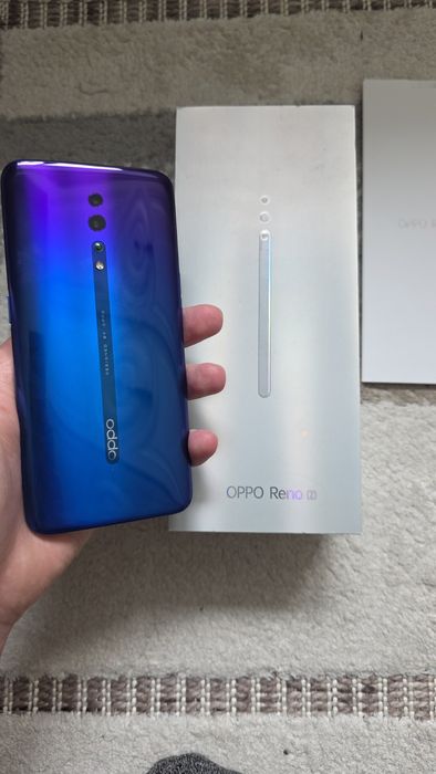 Телефон Oppo reno z