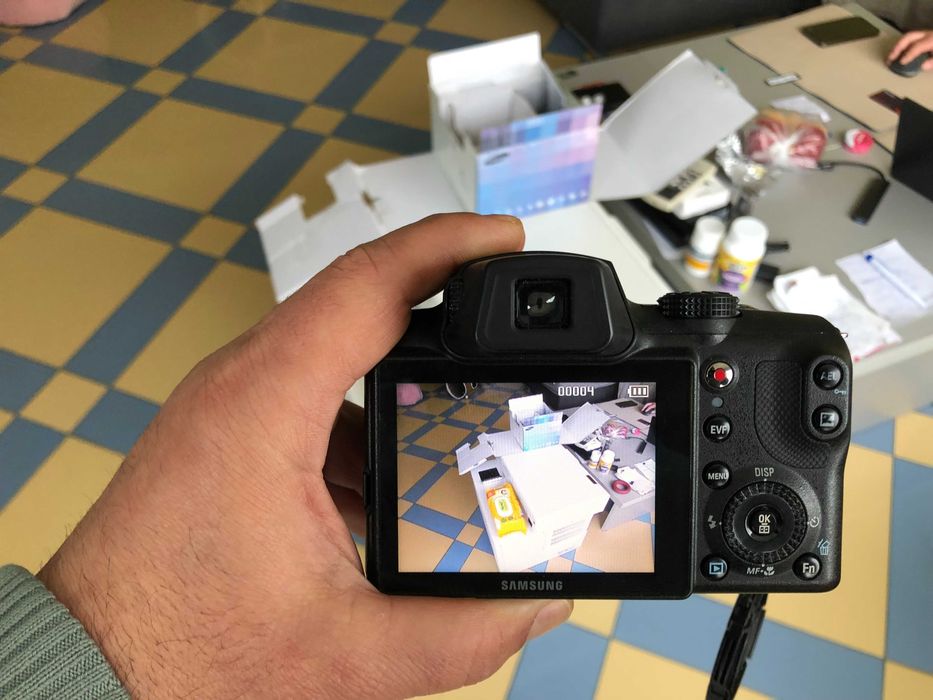 Samsung HZ50W Digital Camera(с основен комплект аксесоари-черен)