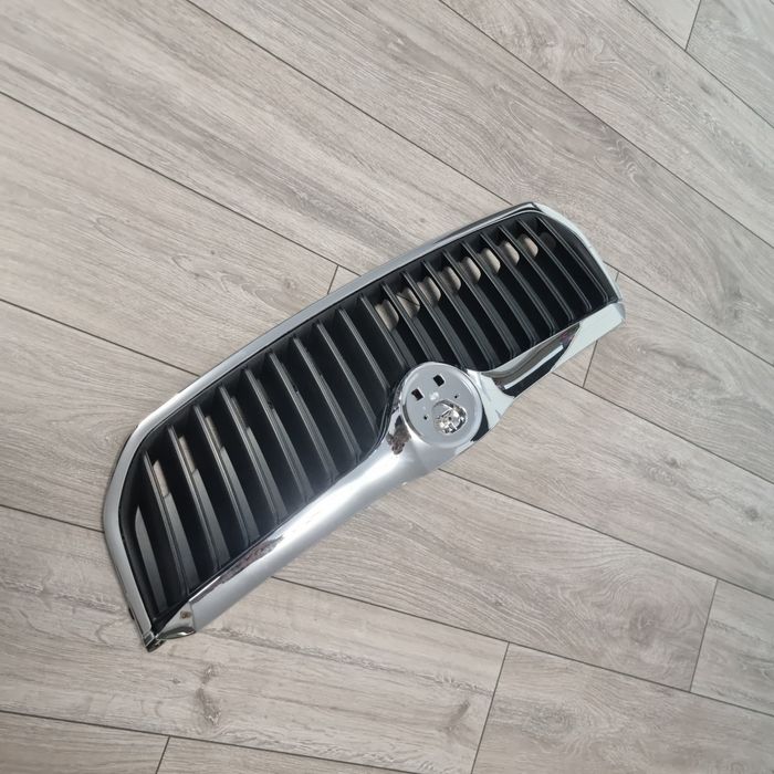 Grila cromata bara fata / radiator / capota Skoda Superb 2  2008-2013