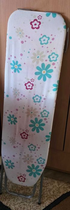 Masă de călcat pliabilă, cadru metalic rezistent (Model floral)