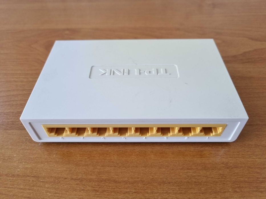 Суич TP-LINK TL-SF1008D с 8 порта