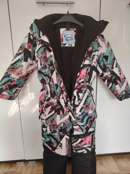 Продам зимний комбинезон на 3-5лет