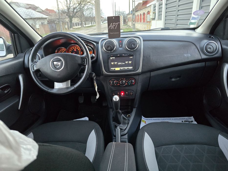 Dacia Sandero Stepway 2015 carnet service 129 mii k varianta full