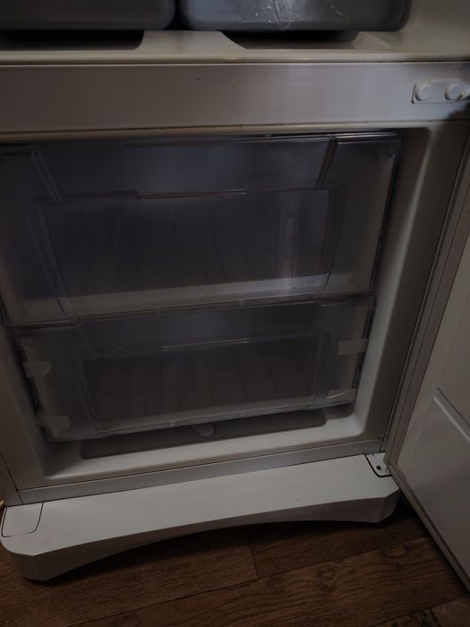 Холодильник Indesit