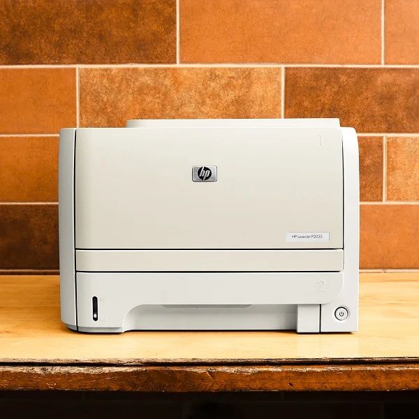 Принтер Hp 2035 + 2  картриджа и провода.