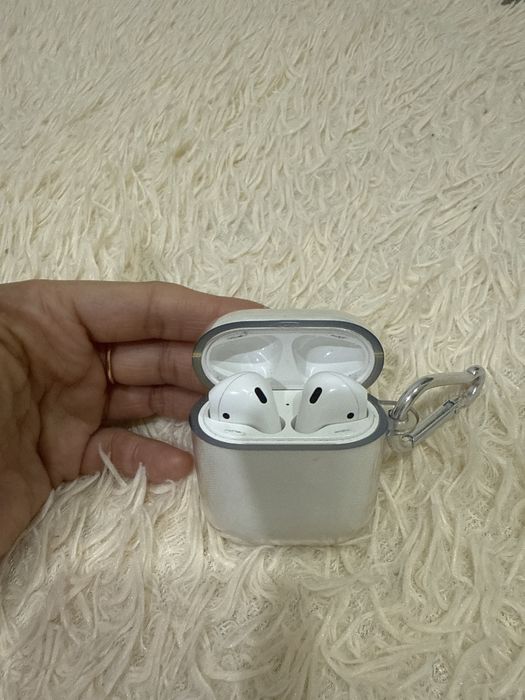 Безпроводные наушники Airpods