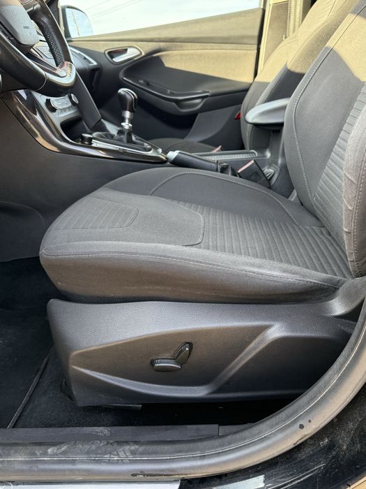 FORD focus titanium