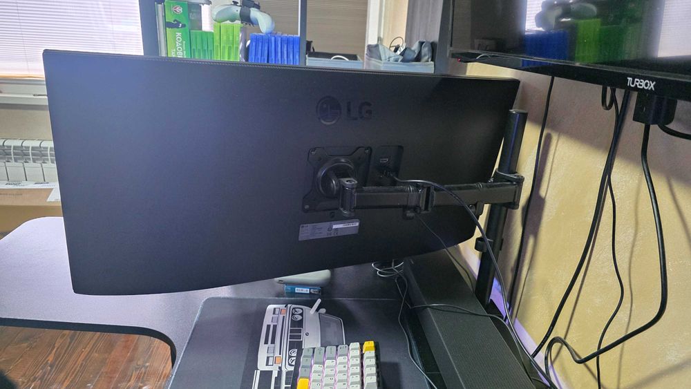 LG 34WP550-B IPS монитор 34 инча 21:9