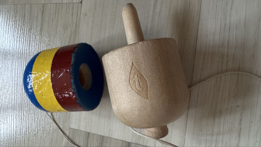 Kendama pill Terra- model Bee- rosu,galben,albastru