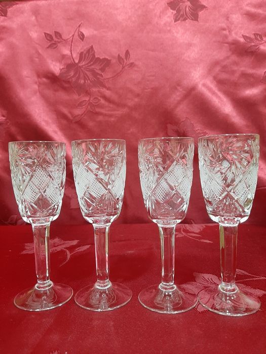 Посуда.Хрусталь.Рюмки,фужеры