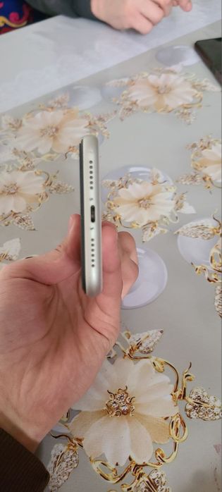 Iphone 11 idyal holatda 85% yomkus 128 pamyat
