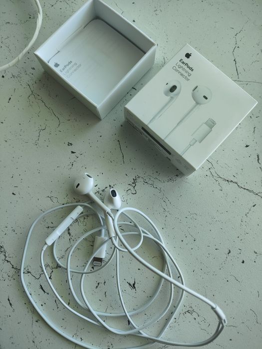 Earpods lightning connector